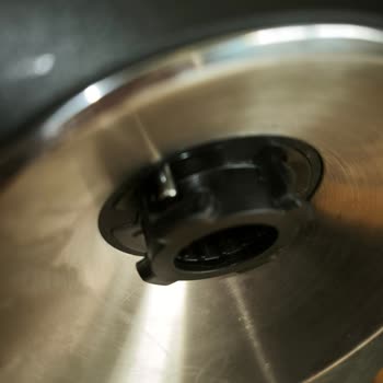 Kıyma Makinesi Dişli Parçası Kısa Sürede Ezildi, Servis Bilgisi Belirsiz