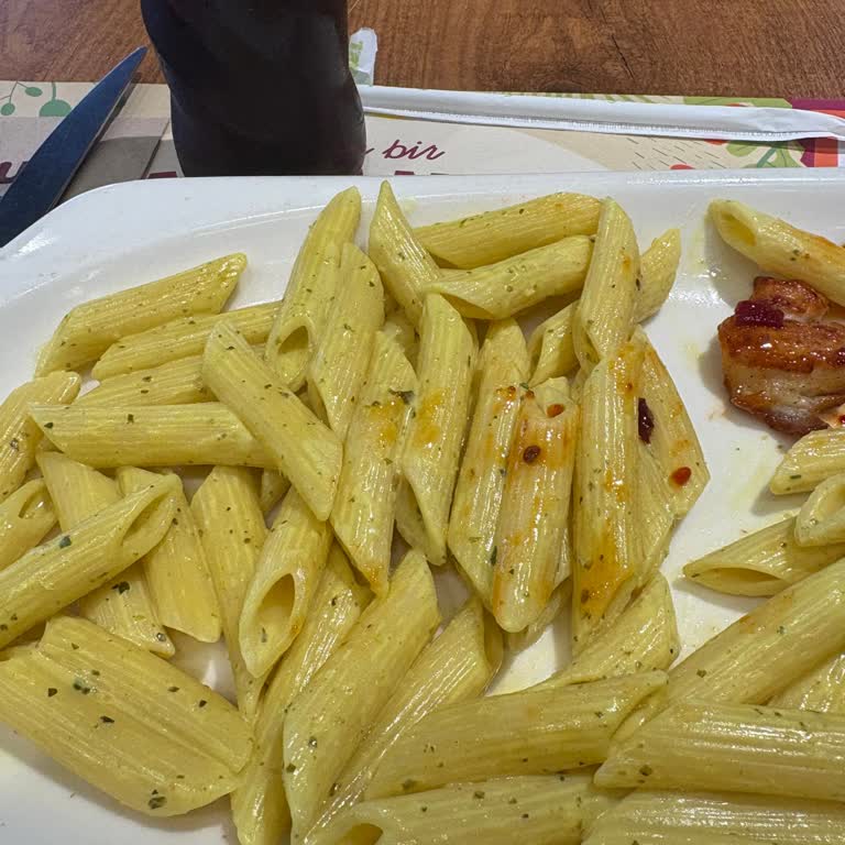 Küçükçekmece Tavuk Dünyası'nda Kötü Yemek Deneyimi Ve Sağlık Sorunu