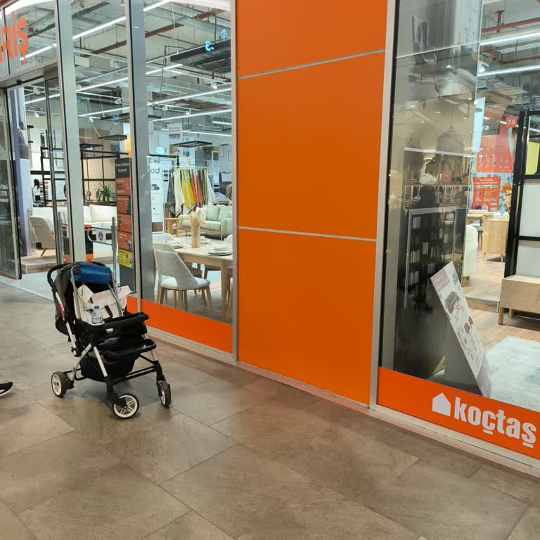 AVM’de Tabureyle Oturmama İzin Verilmedi, Kendimi İstenmeyen Biri Gibi Hissettim