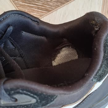 Kısa Sürede Deforme Olan Ayakkabıya Mağazadan Çözüm Bulunamadı