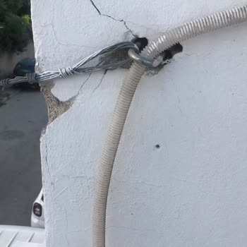 İzinsiz Kablo Müdahalesi Sonucu Balkonumda Oluşan Zarar Ve Güvenlik Riski