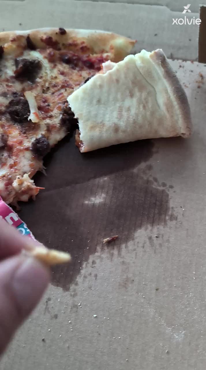 Bone Found Inside Domino’s Order video cover