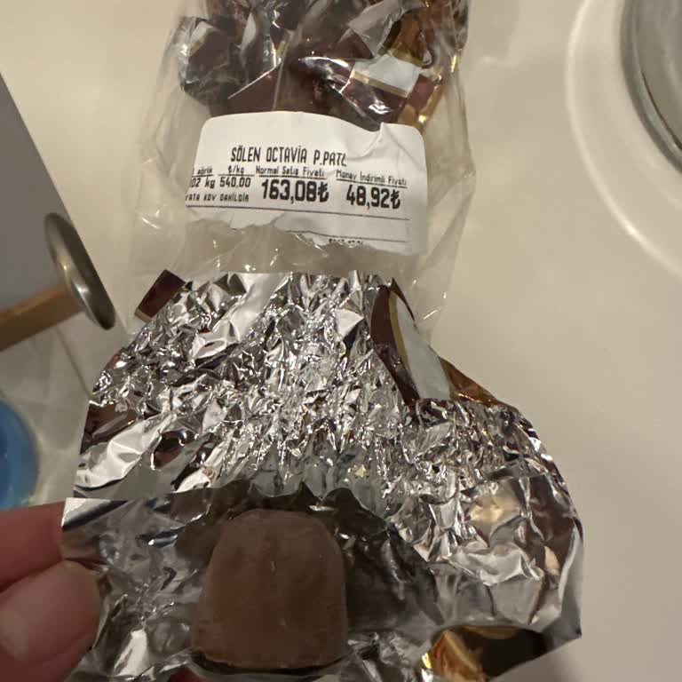 Bayat Ve Son Kullanma Tarihi Geçmiş Çikolata Satışı