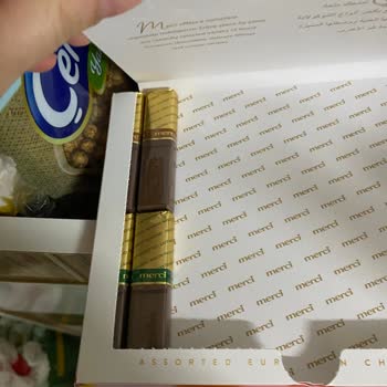 Merci Çikolata Kutunun İçinde, Diğerlerinden Farklı Olarak Altı Beyaz Üstü Sütlü Olan Çikolata Çıktı