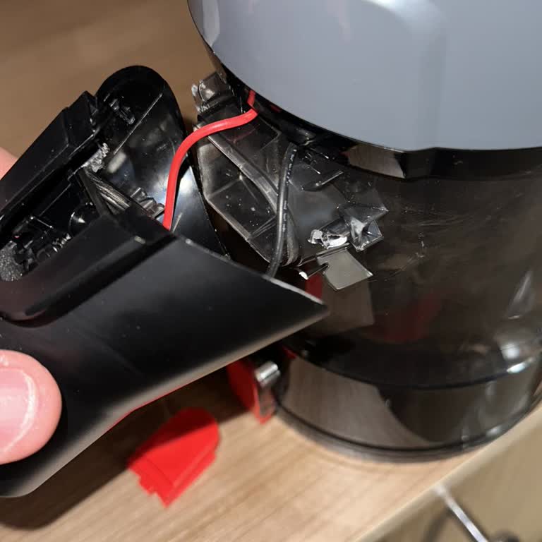 Kırık Gelen Süpürgenin İadesinde Gereksiz Servis Raporu Talebi Ve Geciken Para İadesi