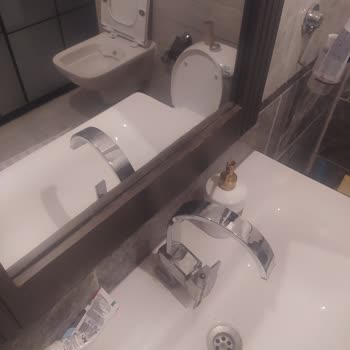 Balneom Banyo Dolabı Suya Dayanıklı Değil, Kısa Sürede Kabarma Oluştu!
