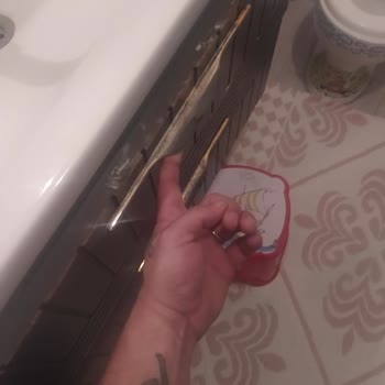 Balneom Banyo Dolabı Suya Dayanıklı Değil, Kısa Sürede Kabarma Oluştu!