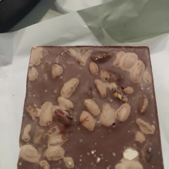 Aldığım Çikolatanın Rengi Değişmiş Ve Kokusu Yoktu Müşteri Hizmetlerinden Yanıt Alamadım