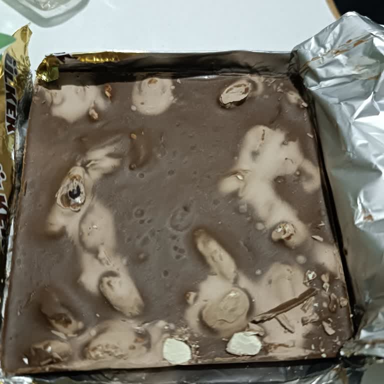 Aldığım Çikolatada Tekrar Beyaz Lekeler Çıktı Mağduriyetim Giderilmiyor