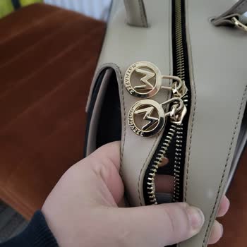 Fermuar Sorunu Ve Lekeli Çantalar İçin İade Talebi