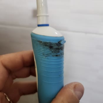 Oral-B Vitality Diş Fırçasında Geçmeyen Küf Sorunu Hijyenimi Etkiliyor