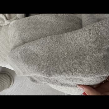 Chakra'dan Aldığım Bornozlarda Leke Ve İplik Atması, İlgisiz Müşteri Hizmeti