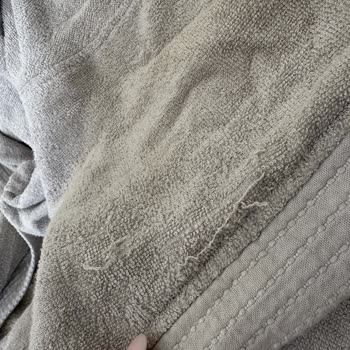 Chakra'dan Aldığım Bornozlarda Leke Ve İplik Atması, İlgisiz Müşteri Hizmeti