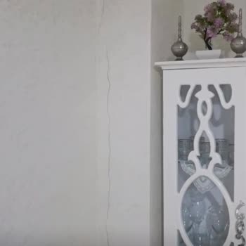 Şallı Apartmanı'nda Yıkılma Tehlikesi: Acil Önlem Bekliyoruz