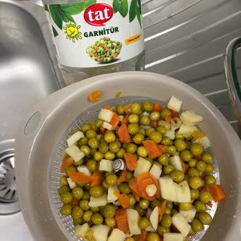 Tat Garnitür Kavanozundan Salyangoz Kabuğu Çıktı