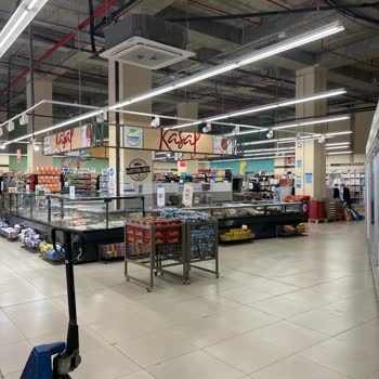 Tarihi Geçmiş Ürünlerin Rafta Olması Ve İlgisiz Mağaza Personeli