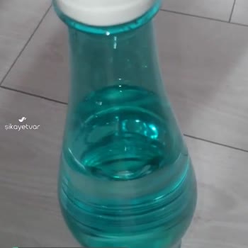 Akmina Maden Suyu Sarımtırak Parçalar Yüzüyor Maden Suyunda