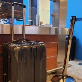 Ajet Damaged My Rozanna Suitcase Wheel And Paid Less