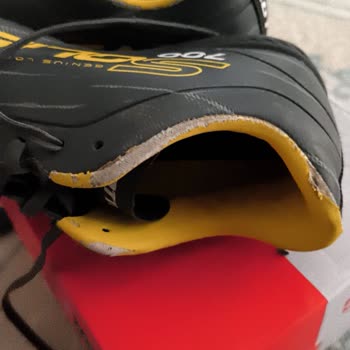 Kısa Sürede Soyulan Ayakkabıya Garanti Reddi: FLO'dan Olumsuz Yanıt!