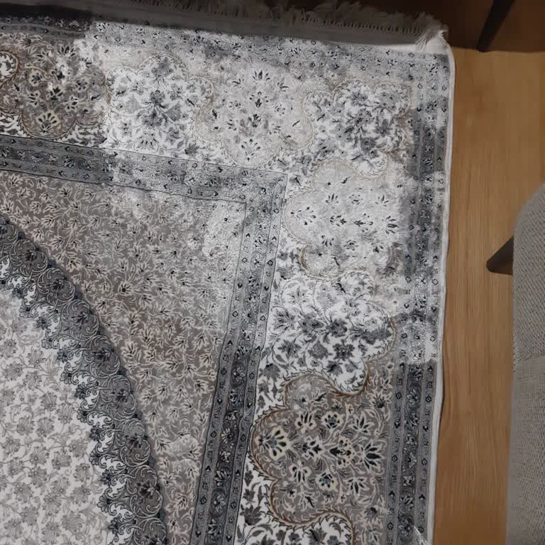 İpek Mekik Halı Alınan Halıda Renk Açılması Ve Firmanın Sorumluluk Almaması Mağduriyet Yaşattı