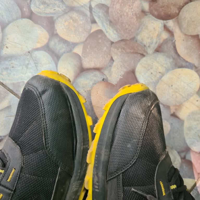 Kısa Sürede Hasar Gören Hummel Ayakkabı İçin Mağaza Ve Müşteri Hizmetlerinden Çözüm Alamadım