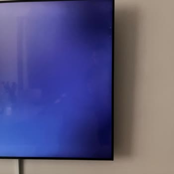 Samsung TV Ekranında Garantiye Rağmen Siyah Gölge Sorunu Yaşıyorum