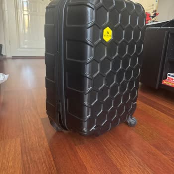 Kabin Bagajı Kontrolünde Valiz Tekerleği Kırıldı, Mağduriyetimin Giderilmesini Talep Ediyorum