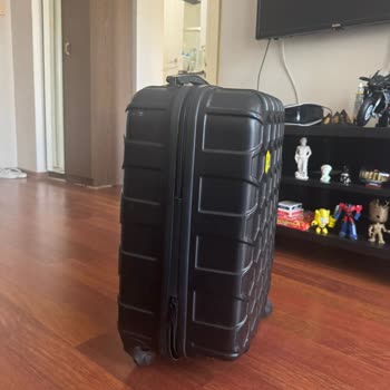 Kabin Bagajı Kontrolünde Valiz Tekerleği Kırıldı, Mağduriyetimin Giderilmesini Talep Ediyorum