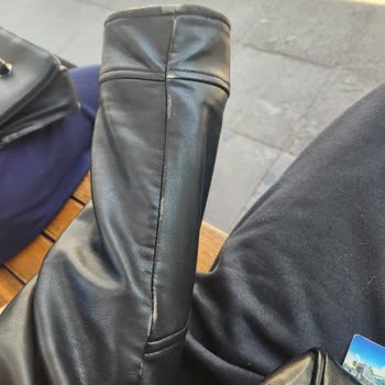 Zara'dan Alınan Deri Cekette Soyulma Ve Değişim Talebi