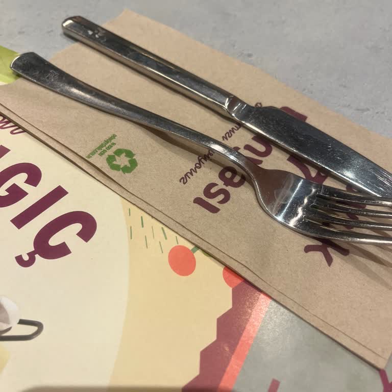 Metropol İstanbul Tavuk Dünyasında Sürekli Geciken Siparişler Ve Yanlış Servis