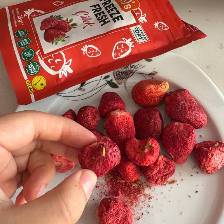 Pol's Gurme Dondurulmuş Çilekte Kurt ve Küf Nedeniyle Sağlık Sorunu Yaşadım