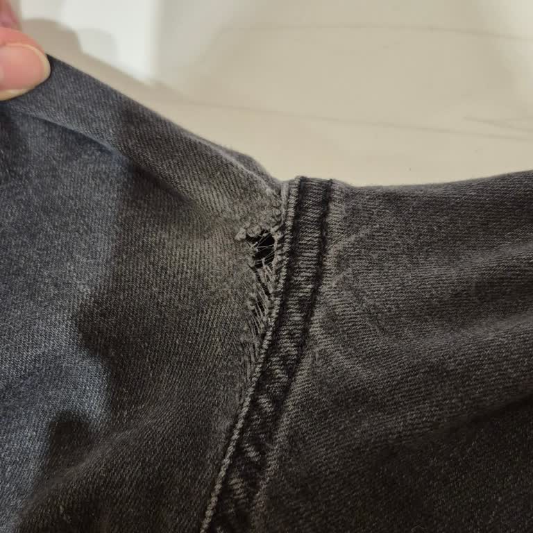 Mavi Kot Pantolonda Yırtılma Ve Renk Atması Sorununa Çözüm Bulunmuyor