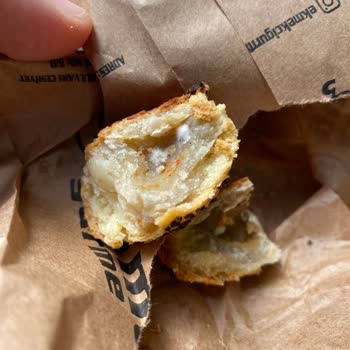 Ekmekçi Gurme Küflü Poğaça Ve Şube İletişimsizliğiyle Yaşanan Hijyen Mağduriyeti