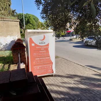 Türk Kızılay Tekstil Kutuları Uzun Süredir Dolu, Kimse İlgilenmiyor!