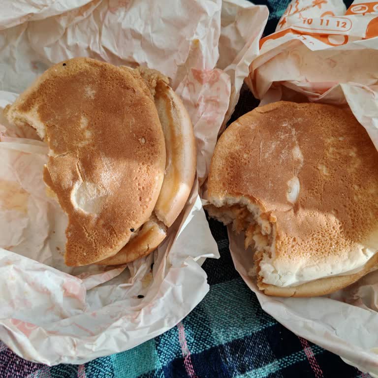 Siparişimdeki Hamburgerler Ve Patatesler Sert Ve Soğuk Geldi Yiyemedim