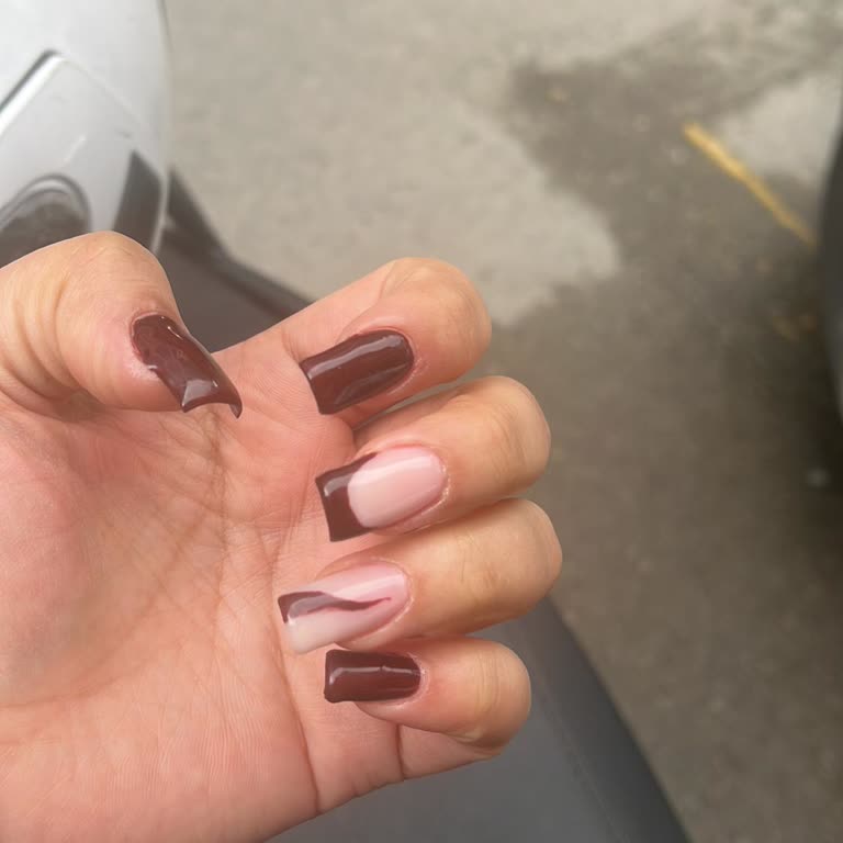 Kötü Uygulama Sonrası Tırnaklarım Bozuldu, Ücretimin İadesini İstiyorum