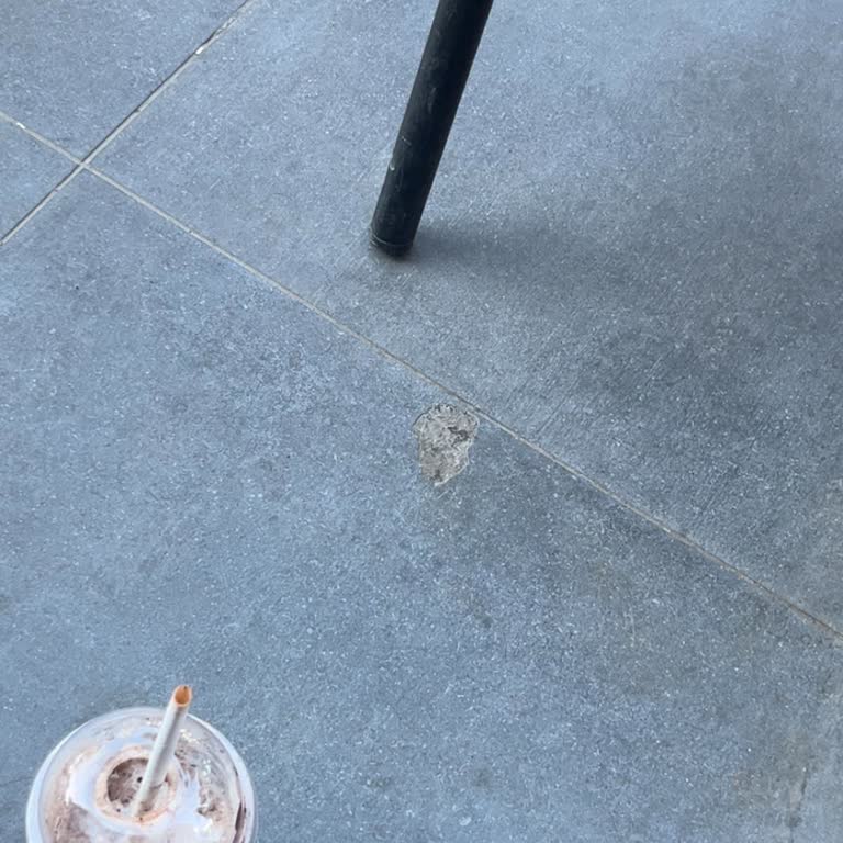 Starbucks Şubesinde Temizlik Sorunu Ve İlgisizlik