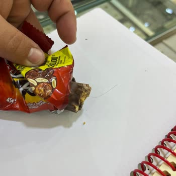 Aldığım Çikolatadan Kıl Çıkması Ve Müşteri Hizmetlerinden Dönüş Alınamaması