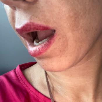 Saloons Kuaför'de Kalıcı Makyaj İşlemi Kısa Sürede Etkisini Kaybetti, Ek Ücret İstendi