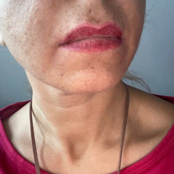 Saloons Kuaför'de Kalıcı Makyaj İşlemi Kısa Sürede Etkisini Kaybetti, Ek Ücret İstendi