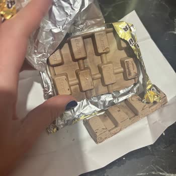 Aldığım Ülker Çikolatanın Rengi Bozuk Çıktı, Değişim Talep Ediyorum