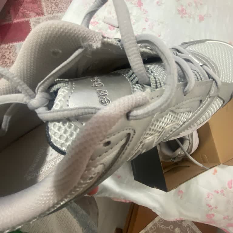 Yeni Alınan Ayakkabı Kutudan Yırtık Çıktı, Değişim Talep Ediyorum