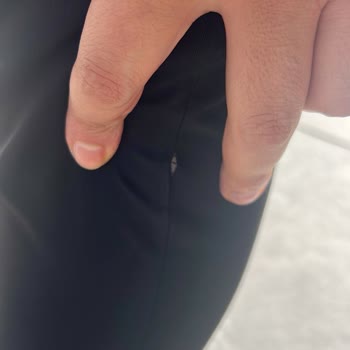 Aldığım Takım Elbiselerin Dikişleri Giymeden Patladı, Kullanıcı Hatası Denildi