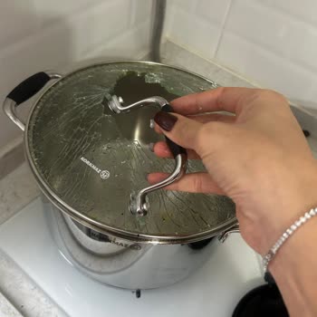 Yeni Alınan Korkmaz Tencere Setinin Kapağı Patladı, Yaralanmaya Sebep Oldu