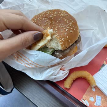 Burger King Capacity AVMde Bayat Ekmek Ve Pişmemiş Ürün Mağduriyeti