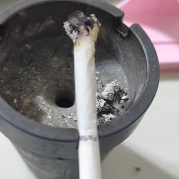 Parliament Night Blue Sigarada Odun Parçası Ve Kötü Koku Sorunu