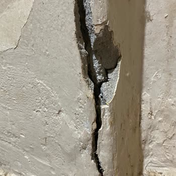 Çevre Ve Şehircilik Bakanlığı Deprem Sonrası Hasarlı Binamız İçin Acil Hasar Tespiti Ve Yıkım Talebi
