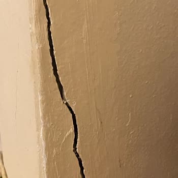 Çevre Ve Şehircilik Bakanlığı Deprem Sonrası Hasarlı Binamız İçin Acil Hasar Tespiti Ve Yıkım Talebi