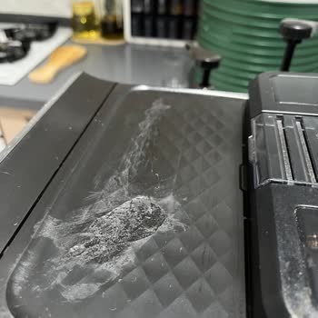 Kahve Makinesi Plastik Bölümünde Erime: Parça Veya Ürün Değişimi Talebi