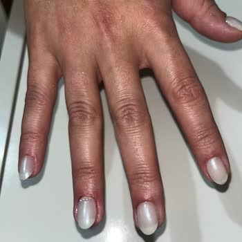 İpera Nail Studio Manikür Sırasında Tırnak Etlerim Sürekli Kanadı